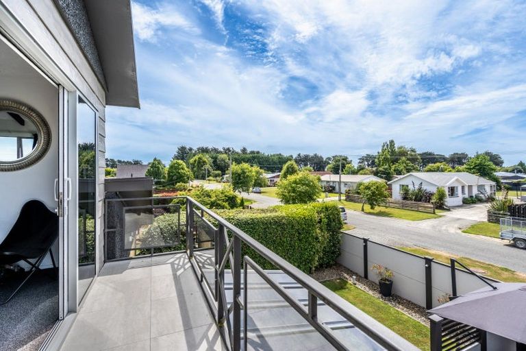 Photo of property in 82 Dalwharn Street, Wallacetown, 9816