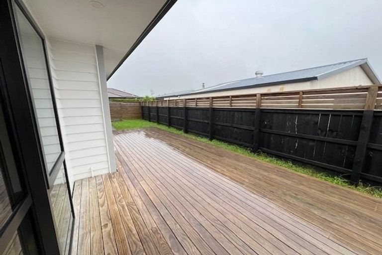 Photo of property in 4 Hooton Drive, Kumeu, 0810