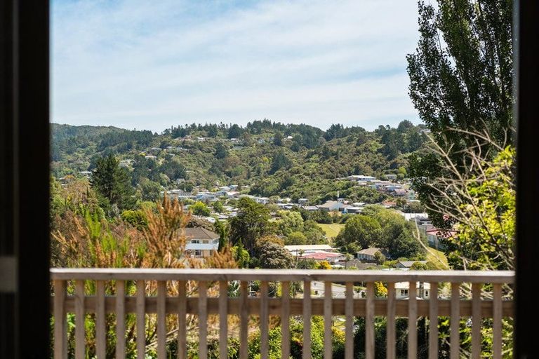 Photo of property in 32 John Street, Stokes Valley, Lower Hutt, 5019