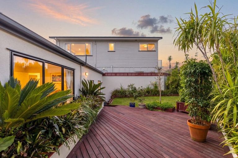 Photo of property in 2/953 Beach Road, Torbay, Auckland, 0630