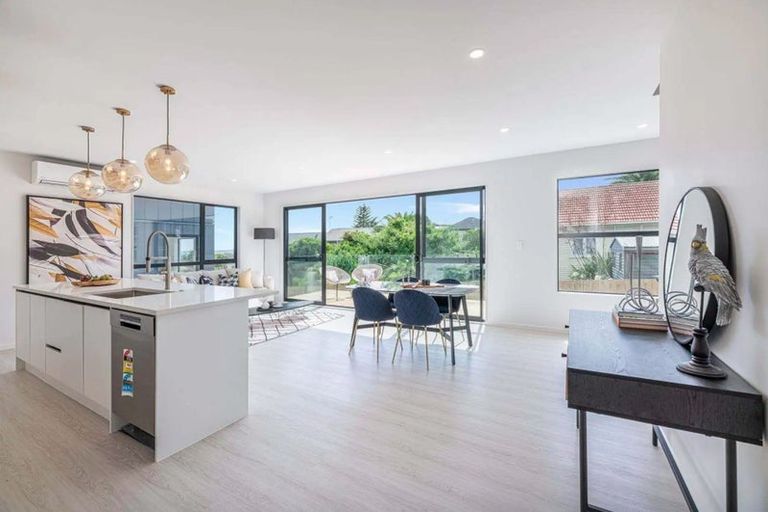 Photo of property in 14b Firth Road, Torbay, Auckland, 0630