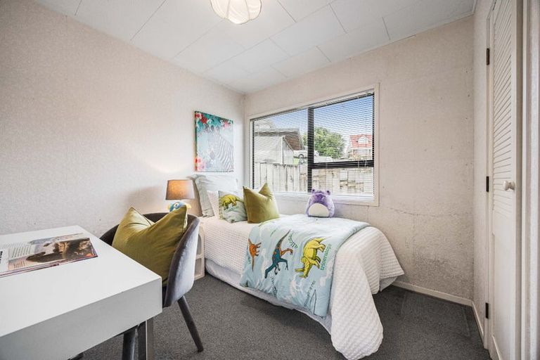 Photo of property in 12 Clearview Heights, Ranui, Auckland, 0612