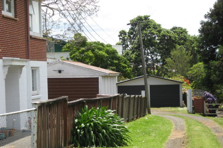 Photo of property in 4 Taylor Road, Mangere Bridge, Auckland, 2022