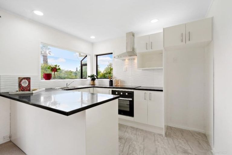 Photo of property in 1/73 Etherton Drive, Weymouth, Auckland, 2103