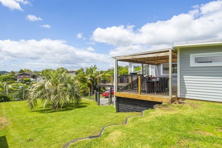 Photo of property in 32 Omokoroa Road, Omokoroa, 3114