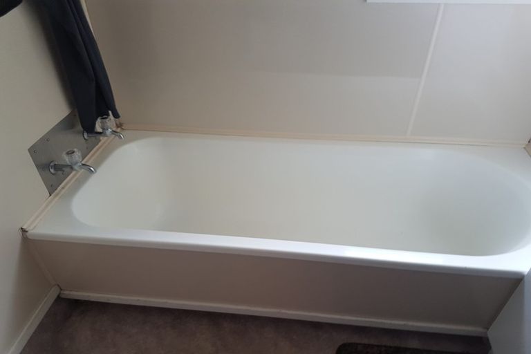 Photo of property in 28 Glynnbrooke Street, Te Atatu South, Auckland, 0610