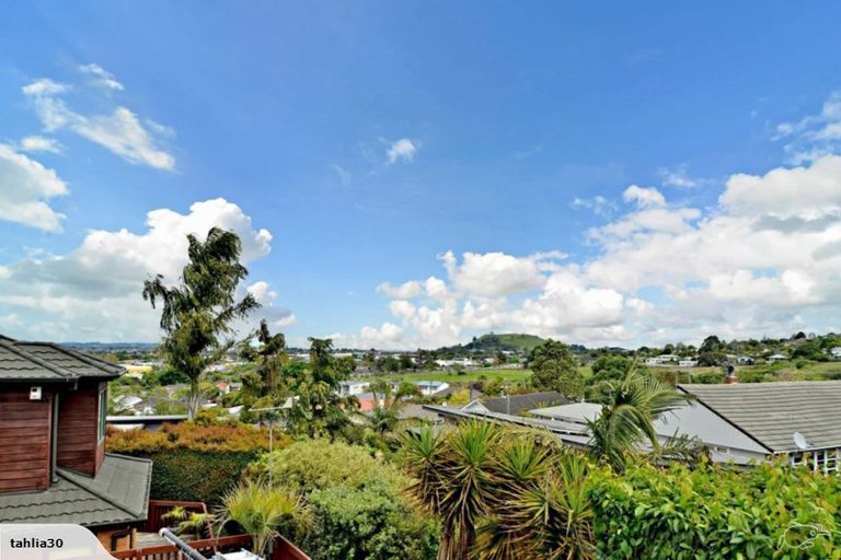 Photo of property in 3 Lintaine Place, Glen Innes, Auckland, 1072