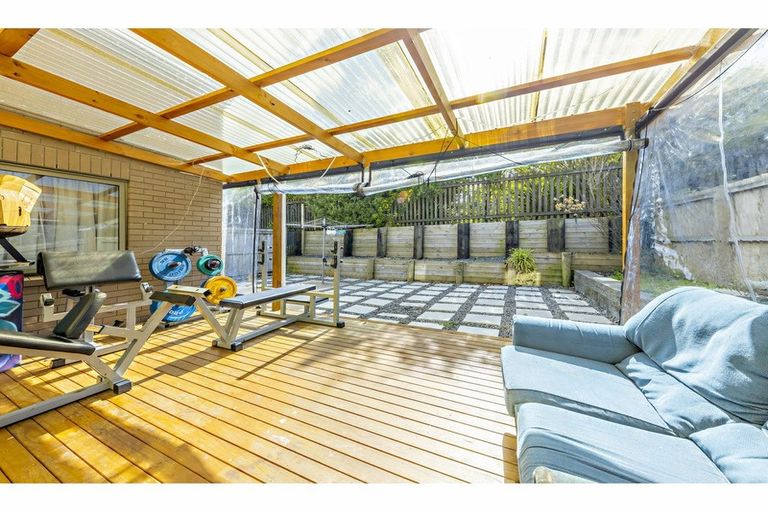 Photo of property in 22 Taiaapure Street, Weymouth, Auckland, 2103