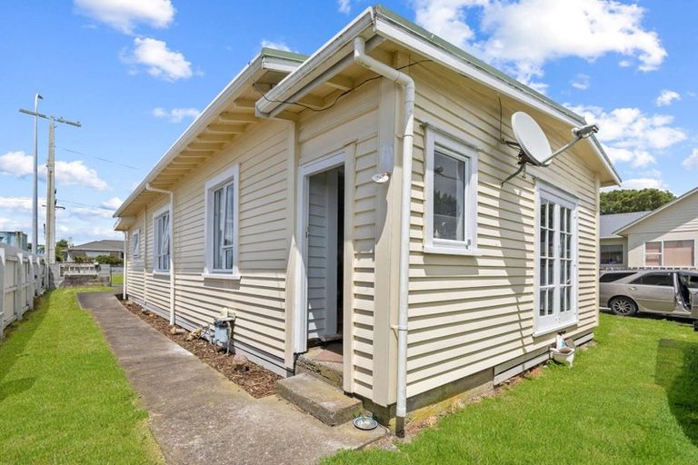 Photo of property in 34 High Street West, Waitara, 4320