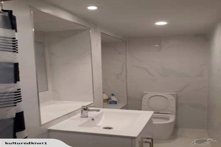 Photo of property in 1/25 Downing Street, Glenfield, Auckland, 0629