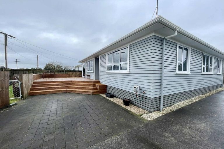 Photo of property in 12 Karaka Street, Merrilands, New Plymouth, 4312