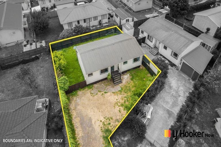 Photo of property in 11a De Bloge Place, Clendon Park, Auckland, 2103