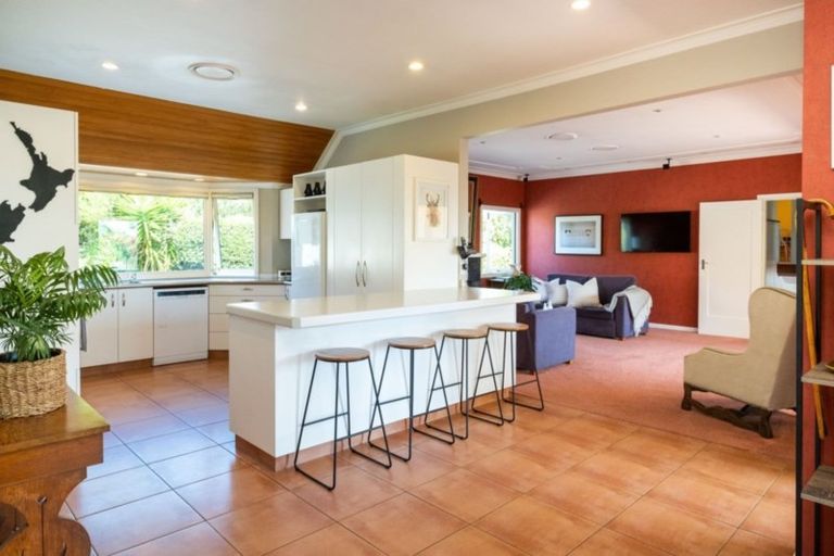 Photo of property in 1 Tauroa Road, Havelock North, 4130