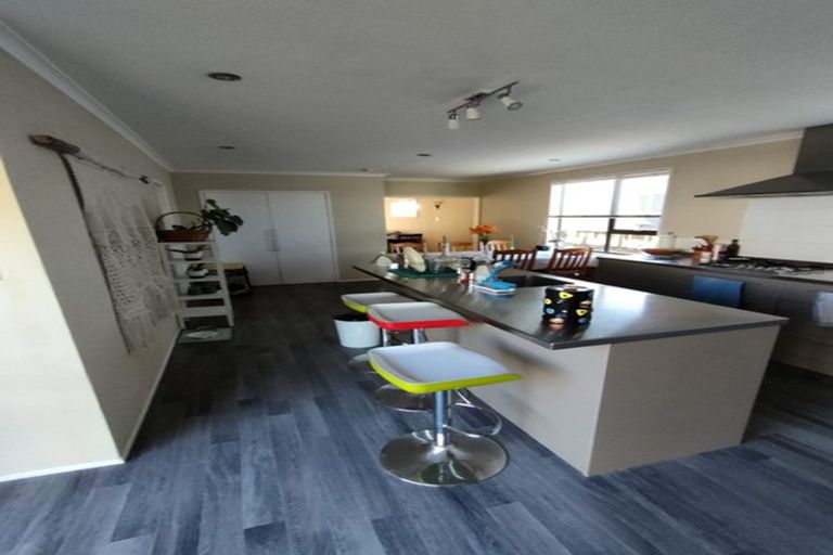 Photo of property in 9 Hoyle Place, New Plymouth, 4310