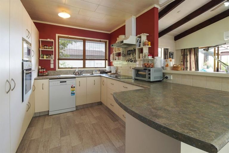 Photo of property in 130 Koutu Road, Kawaha Point, Rotorua, 3010