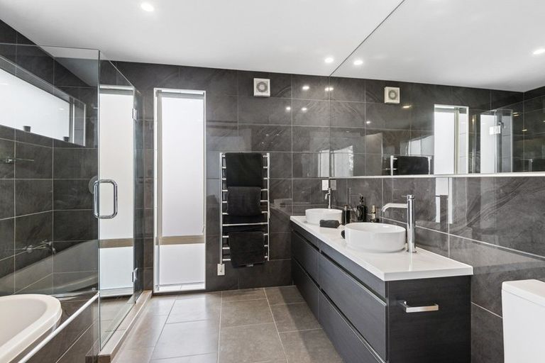 Photo of property in 154 Merivale Lane, Merivale, Christchurch, 8014