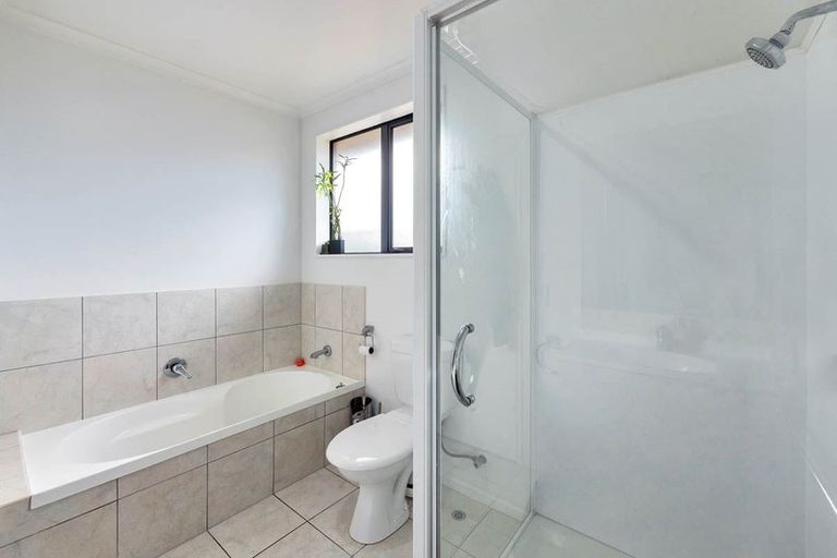 Photo of property in 20 Misty Valley Drive, Henderson, Auckland, 0612