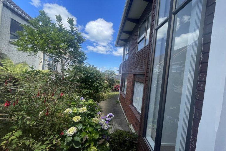 Photo of property in 2/55 Aberdeen Road, Castor Bay, Auckland, 0620