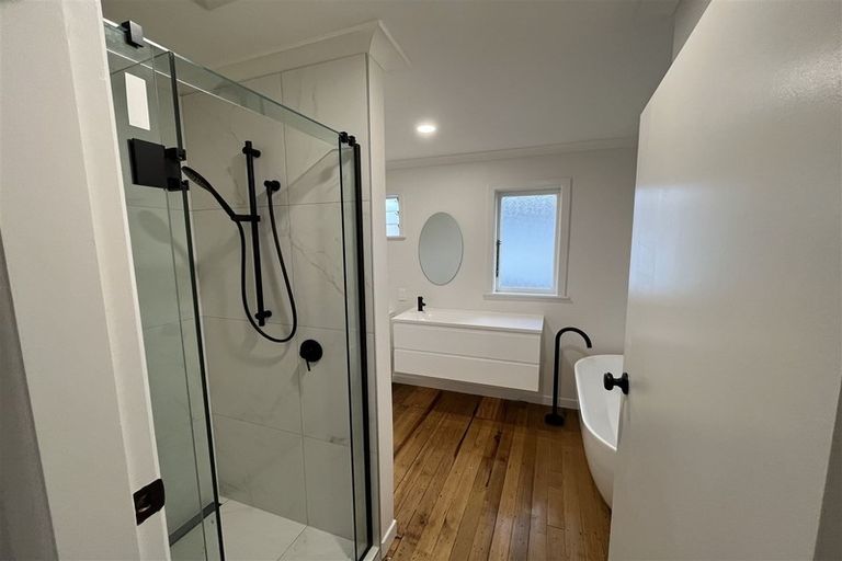 Photo of property in 71 Archibald Road, Kelston, Auckland, 0602