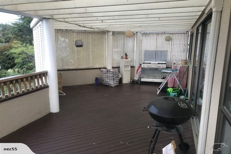 Photo of property in 9 Gwenand Place, Botany Downs, Auckland, 2010