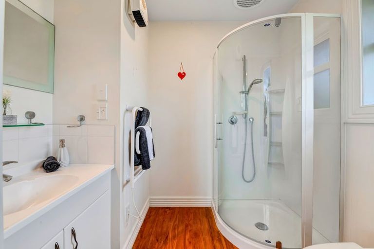 Photo of property in 57 Esther Place, Red Beach, 0932