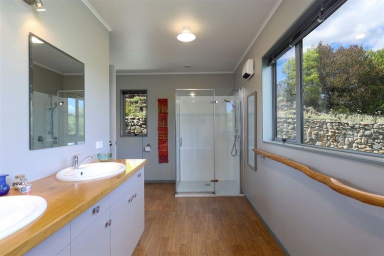 Photo of property in 335 Old Coach Road, Upper Moutere, 7173