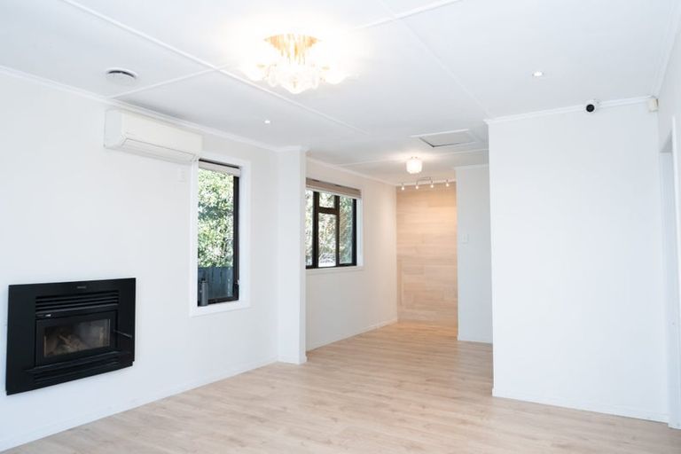 Photo of property in 12 Pomaria Road, Henderson, Auckland, 0610