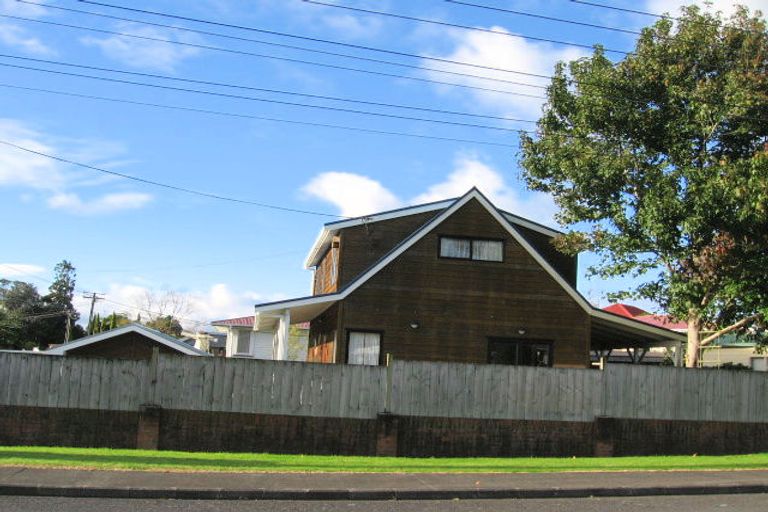 Photo of property in 11 Titoki Street, Te Atatu Peninsula, Auckland, 0610