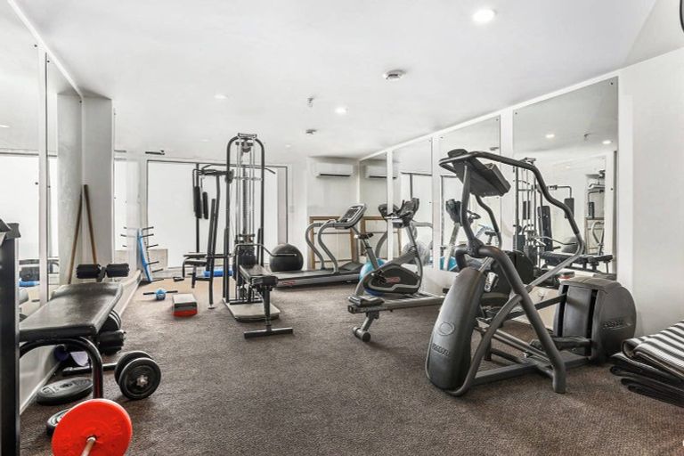 Photo of property in 1d/175 Hurstmere Road, Takapuna, Auckland, 0622