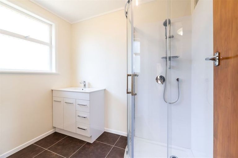 Photo of property in 41 Sunnyside Road, Sunnyvale, Auckland, 0612