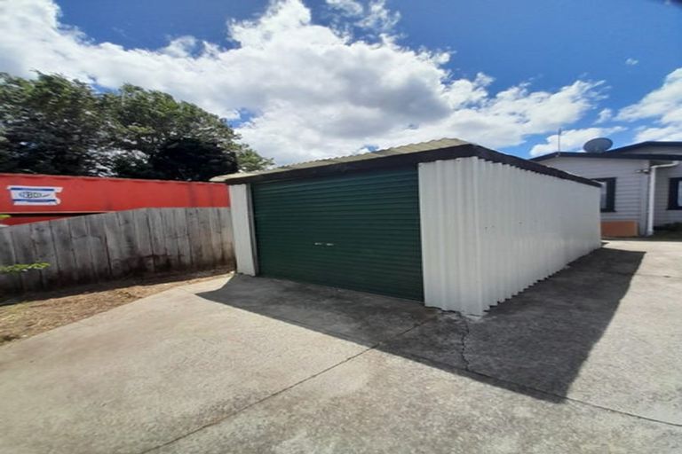 Photo of property in 18 Beihlers Road, Weymouth, Auckland, 2103