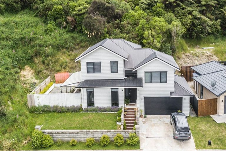 Photo of property in 125 Riverstone Drive, Riverstone Terraces, Upper Hutt, 5018