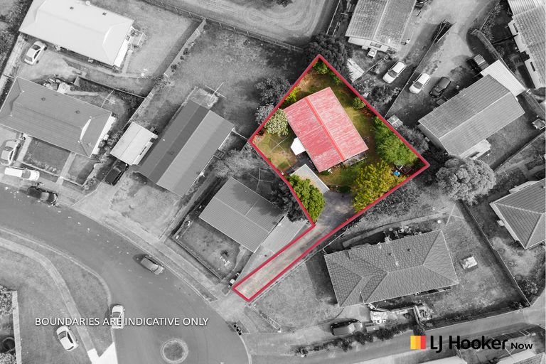 Photo of property in 2/12 De Bloge Place, Clendon Park, Auckland, 2103