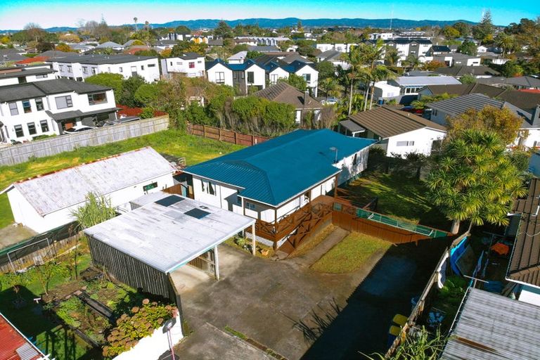 Photo of property in 1/616 Te Atatu Road, Te Atatu Peninsula, Auckland, 0610