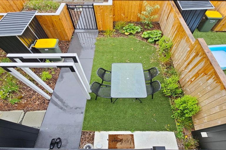 Photo of property in 10/23 Awaroa Road, Sunnyvale, Auckland, 0612