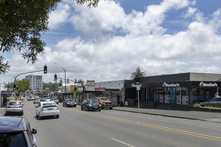 Photo of property in 2/81 West Coast Road, Glen Eden, Auckland, 0602