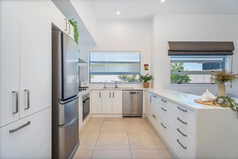 Photo of property in 12 Vanita Drive, Whitianga, 3510