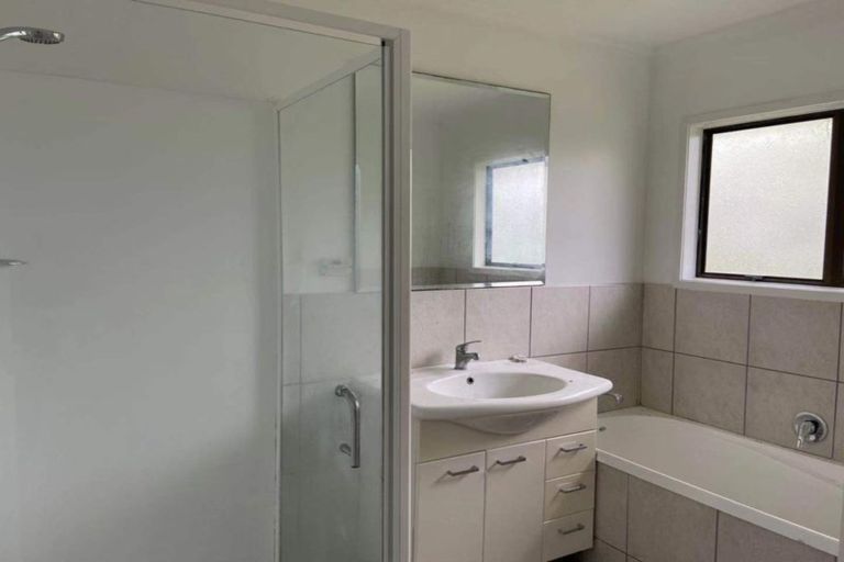 Photo of property in 11 Correa Court, Goodwood Heights, Auckland, 2105