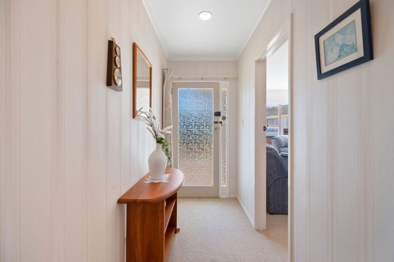 Photo of property in 18 Palliser Place, Milson, Palmerston North, 4414