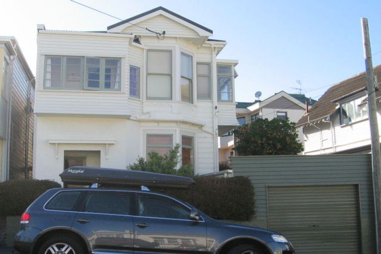 Photo of property in 40 Roxburgh Street, Mount Victoria, Wellington, 6011