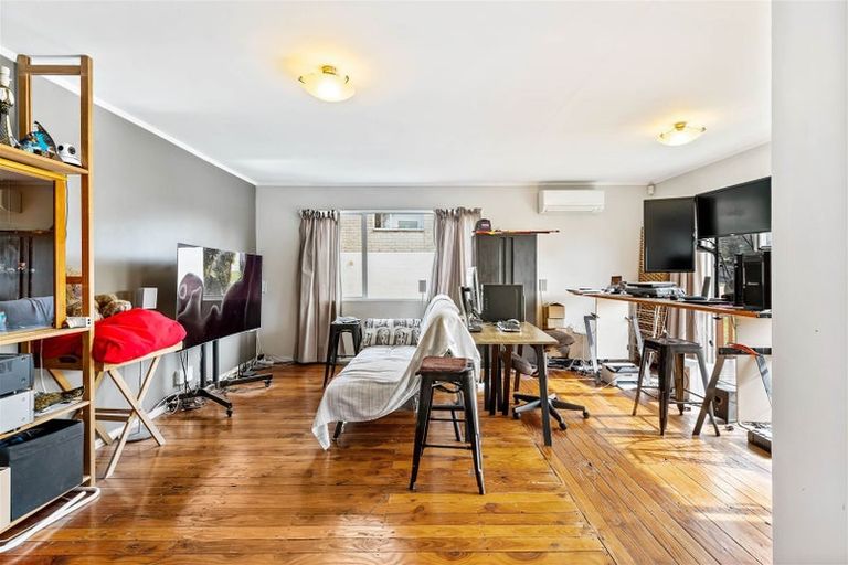 Photo of property in 5/24 Woodglen Road, Glen Eden, Auckland, 0602