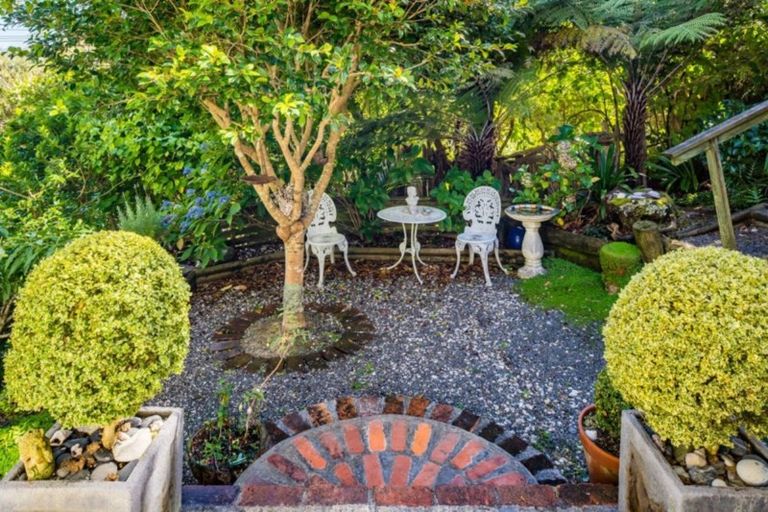 Photo of property in 34 Nikau Street, Eastbourne, Lower Hutt, 5013