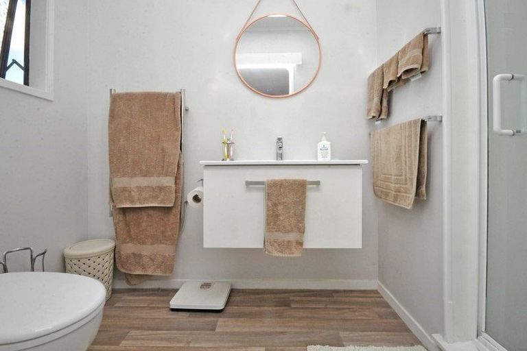 Photo of property in 4 Wesleydale Place, Papakura, 2110