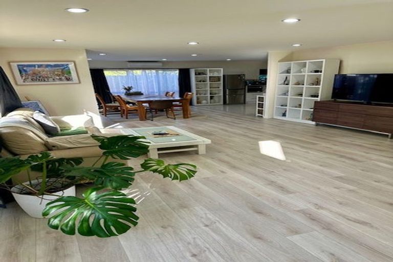 Photo of property in 85a Sunnynook Road, Forrest Hill, Auckland, 0620