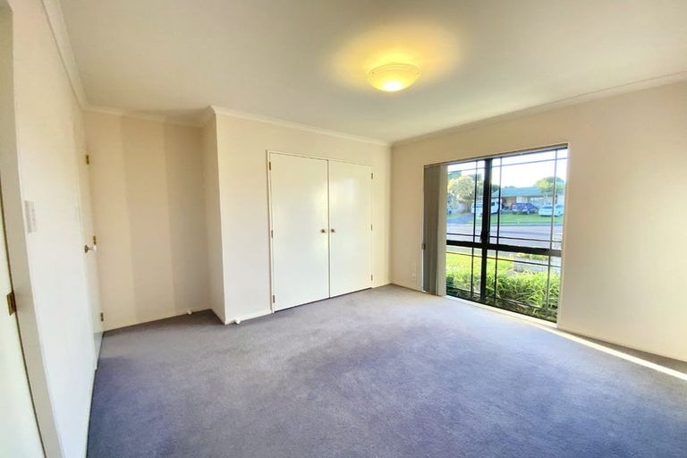 Photo of property in 11 Newbegin Place, Weymouth, Auckland, 2103