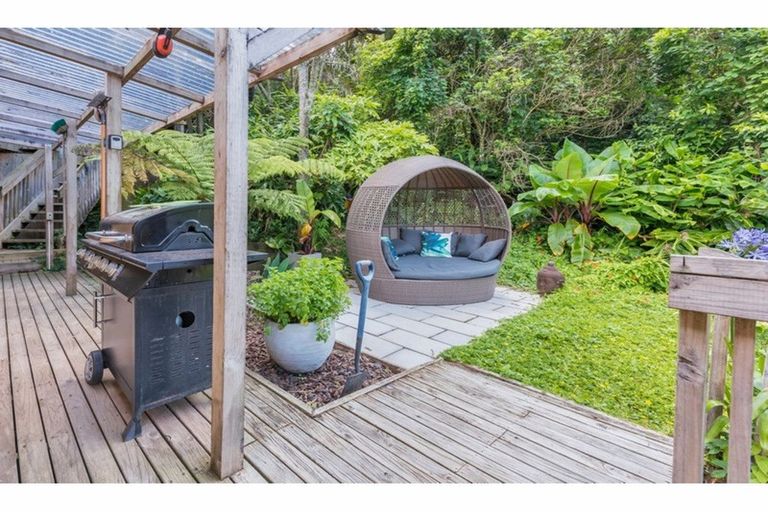 Photo of property in 13 Mceldowney Road, Titirangi, Auckland, 0604