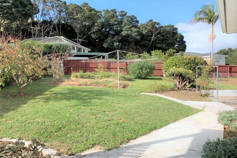 Photo of property in 15 Pikitea Road, Mangere Bridge, Auckland, 2022