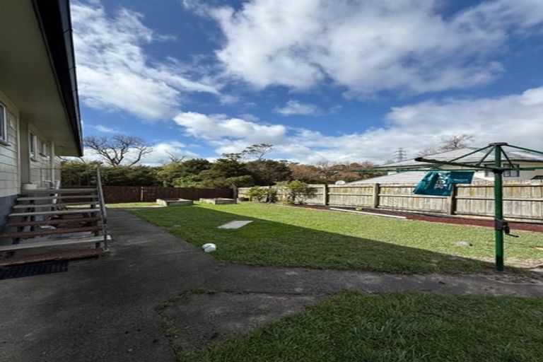 Photo of property in 101a Triangle Road, Massey, Auckland, 0614