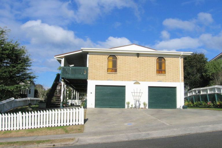 Photo of property in 107 Titiro Place, Onemana, Whangamata, 3691