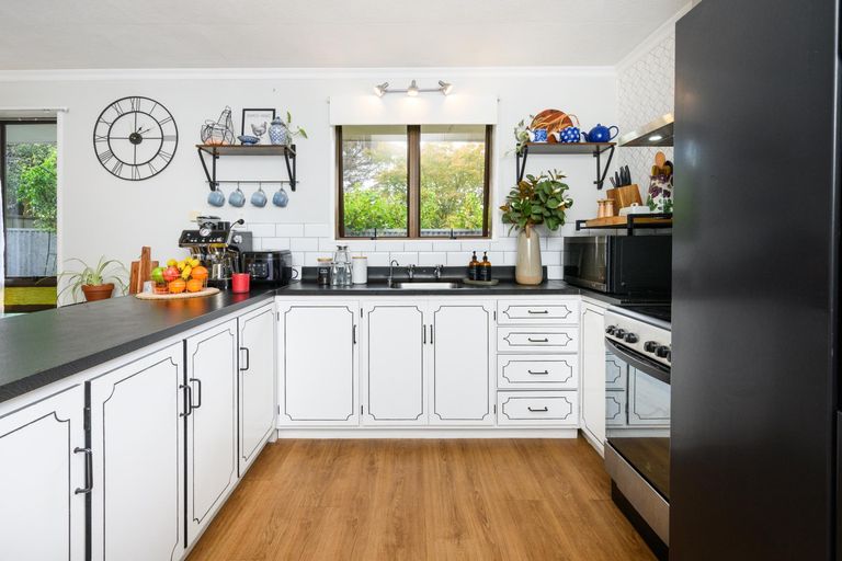 Photo of property in 83 Shamrock Street, Takaro, Palmerston North, 4412